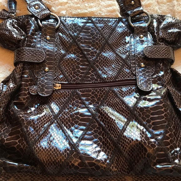 😀 $30/3 Faux snakeskin bag - Picture 3 of 4